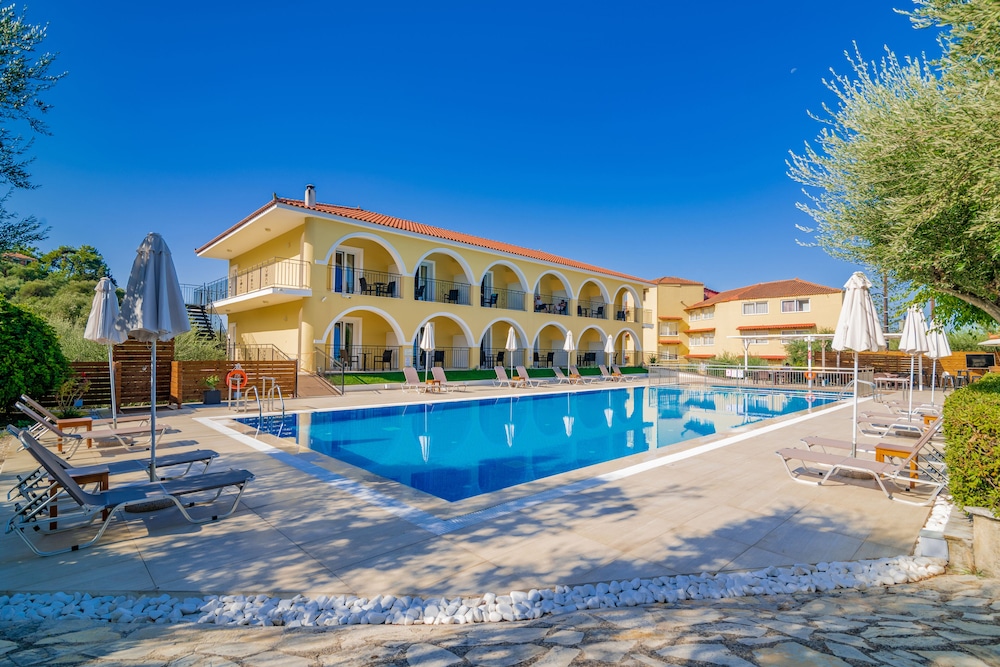 Varres Hotel — Swimming pool in Zante Town, Ionian Islands