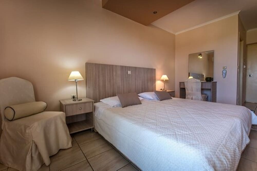 Varres Hotel — Hotel rooms in Zante Town, Ionian Islands