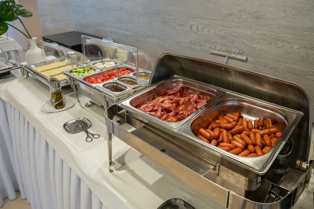 Varres Hotel — Restaurant & bars in Zante Town, Ionian Islands