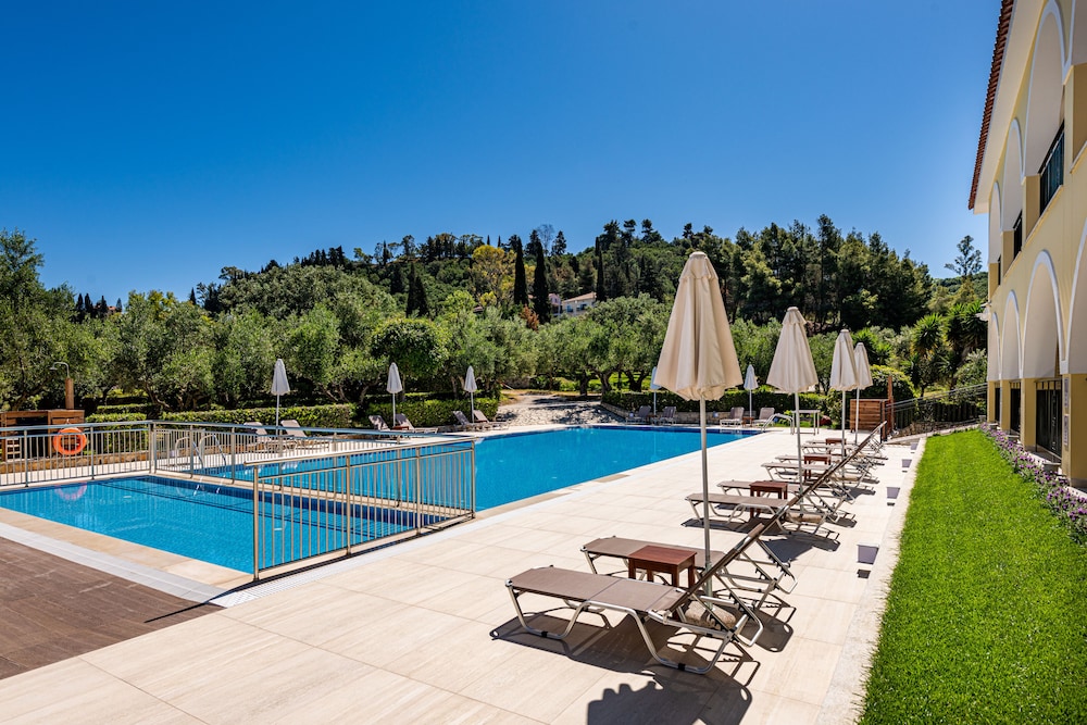 Varres Hotel — Swimming pool in Zante Town, Ionian Islands