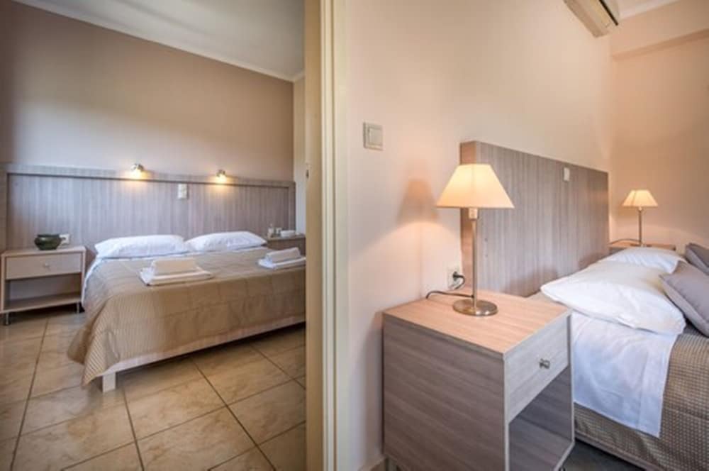 Varres Hotel — Hotel rooms in Zante Town, Ionian Islands