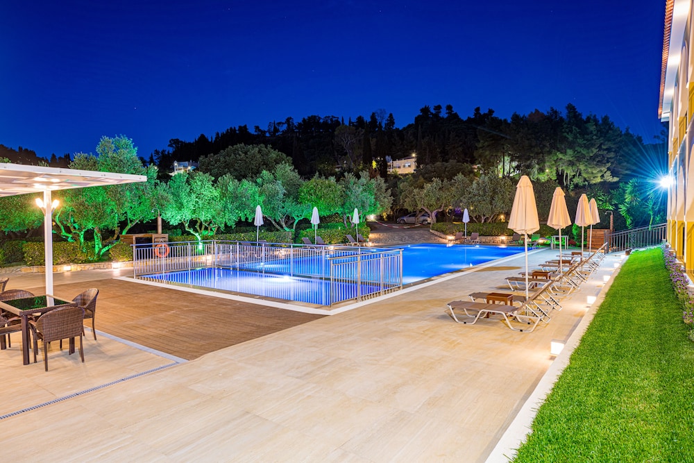 Varres Hotel — Swimming pool in Zante Town, Ionian Islands