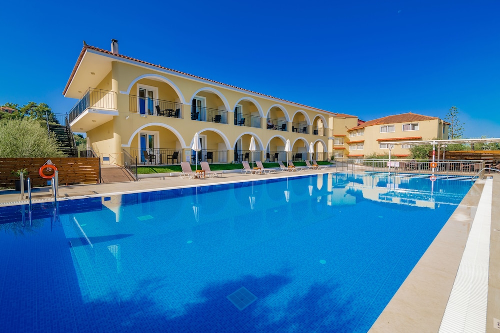 Varres Hotel — Swimming pool in Zante Town, Ionian Islands