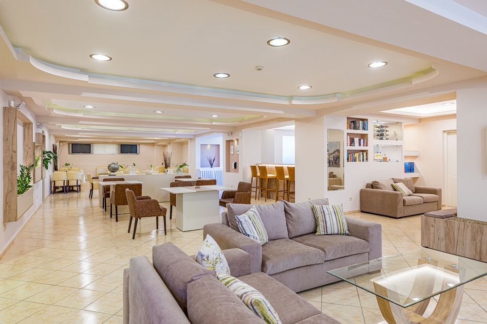 Varres Hotel — Restaurant & bars in Zante Town, Ionian Islands