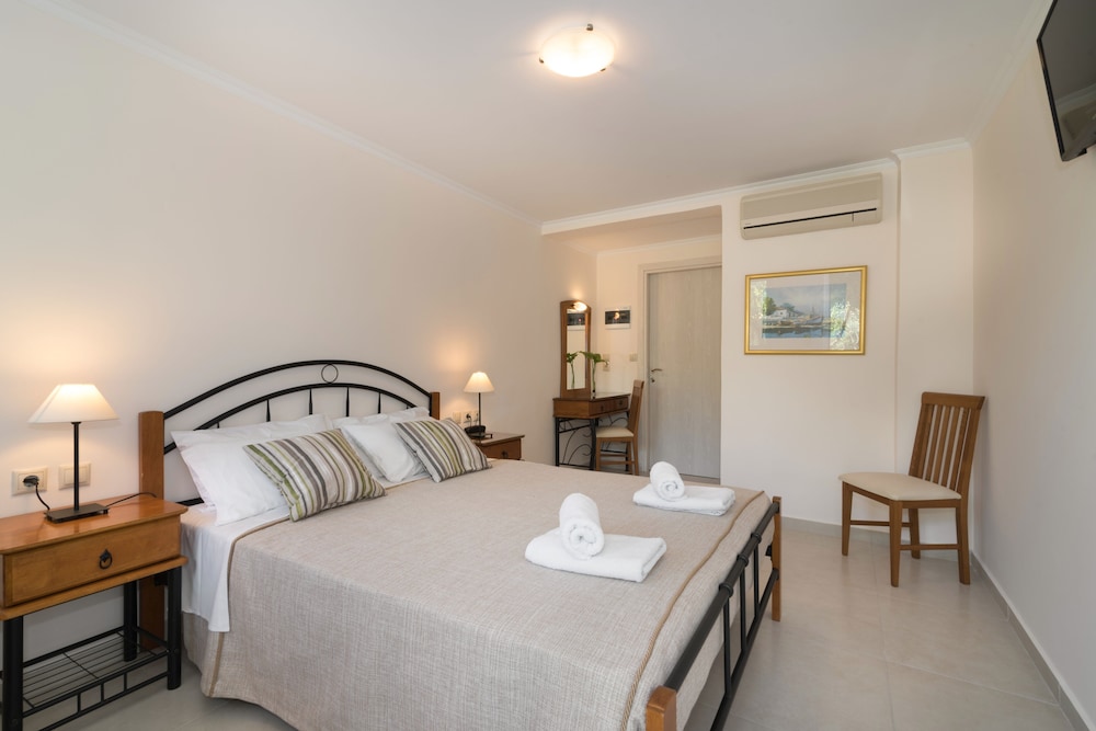 Varres Hotel — Hotel rooms in Zante Town, Ionian Islands
