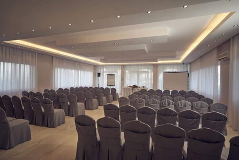 Varres Hotel — Hotel building in Zante Town, Ionian Islands