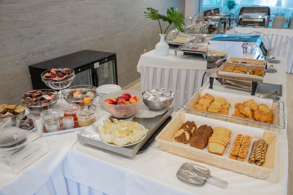 Varres Hotel — Restaurant & bars in Zante Town, Ionian Islands