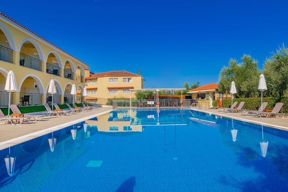 Varres Hotel — Swimming pool in Zante Town, Ionian Islands