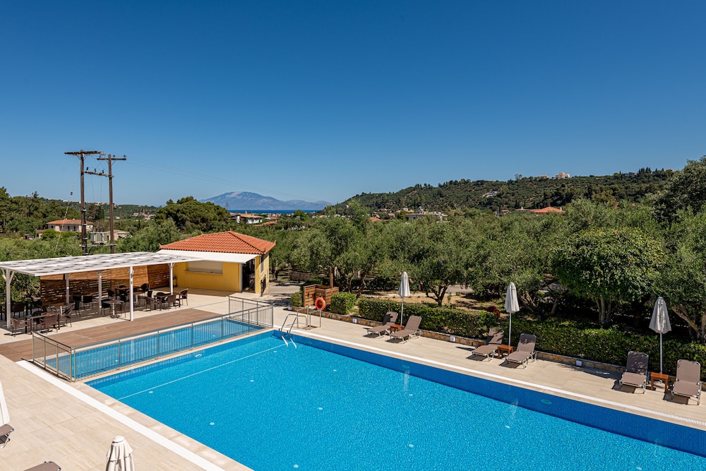 Varres Hotel — Swimming pool in Zante Town, Ionian Islands