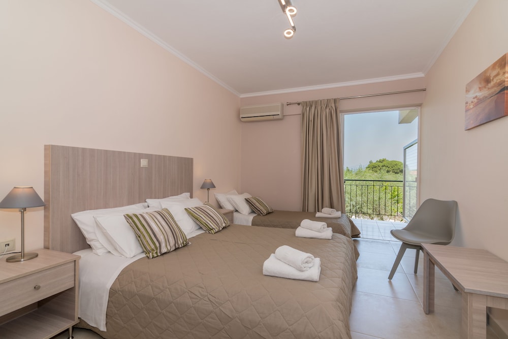 Varres Hotel — Hotel rooms in Zante Town, Ionian Islands