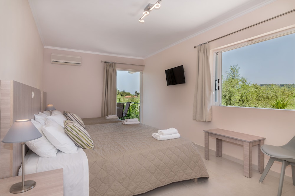 Varres Hotel — Hotel rooms in Zante Town, Ionian Islands