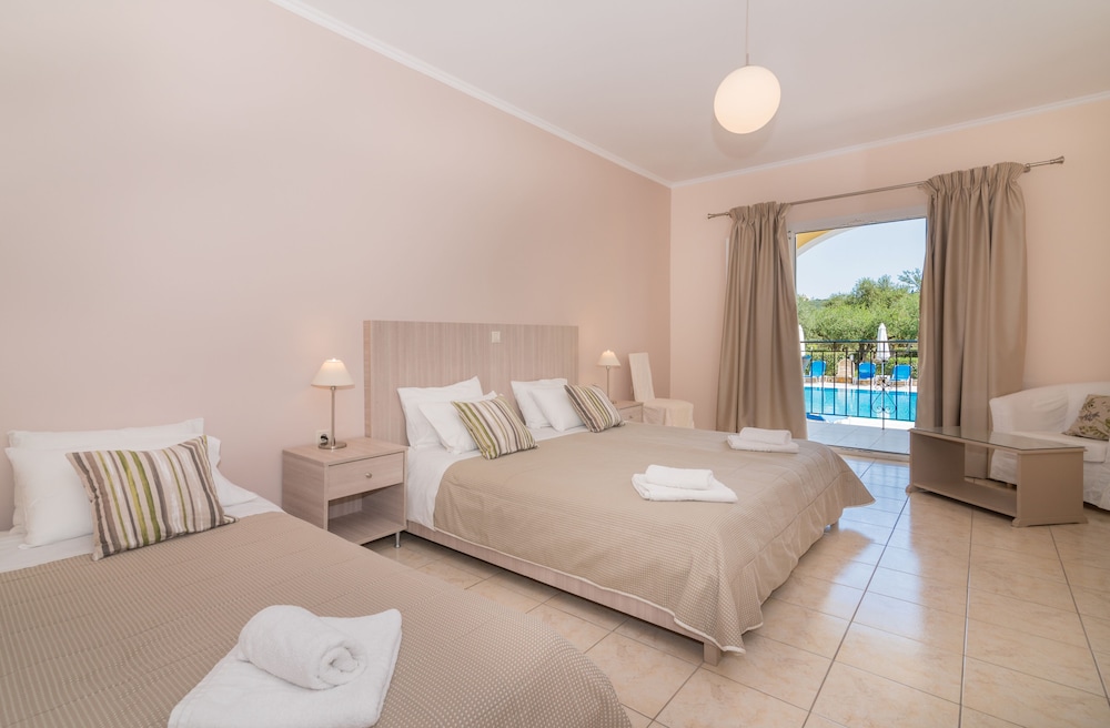 Varres Hotel — Hotel rooms in Zante Town, Ionian Islands