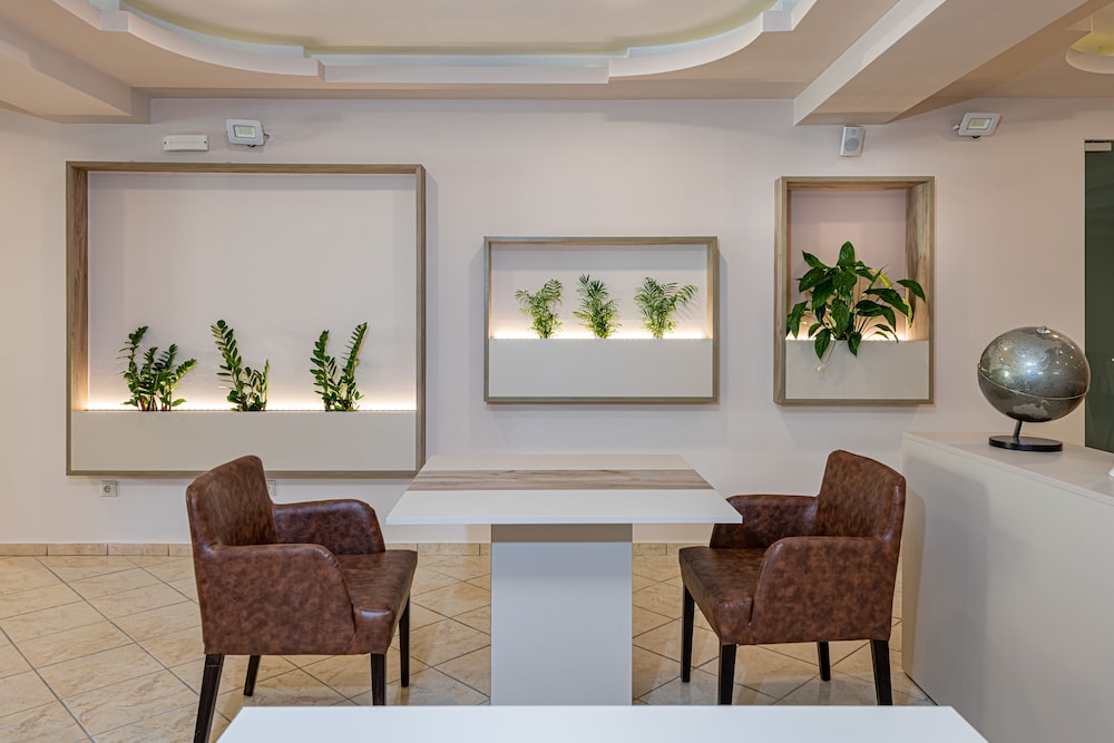 Varres Hotel — Restaurant & bars in Zante Town, Ionian Islands