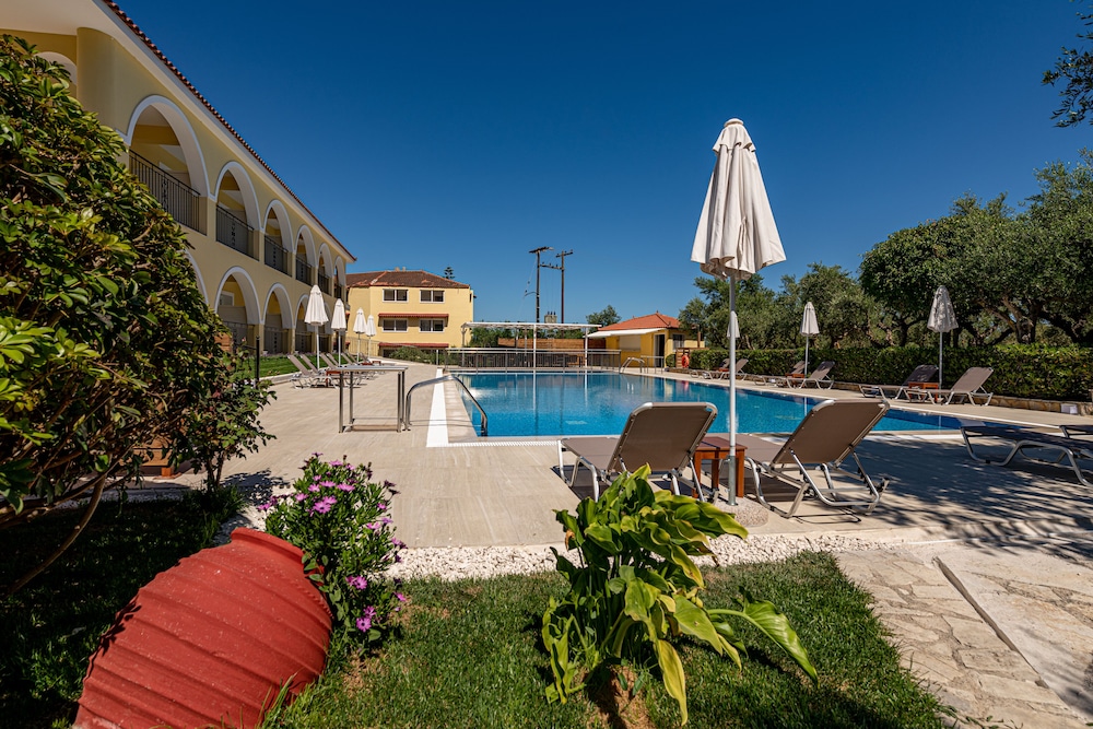 Varres Hotel — Swimming pool in Zante Town, Ionian Islands