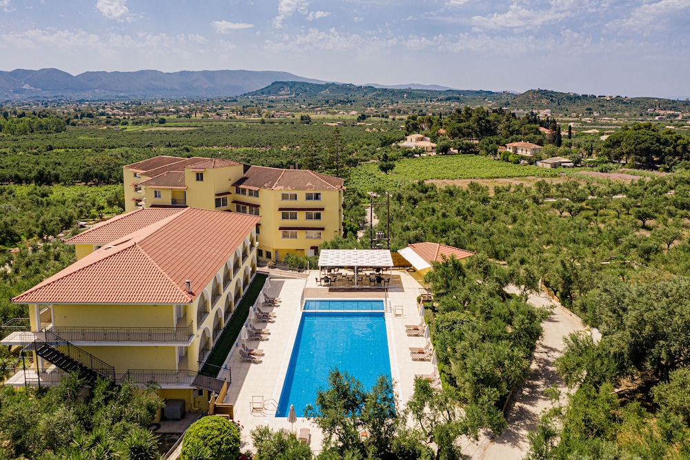 Varres Hotel — Swimming pool in Zante Town, Ionian Islands