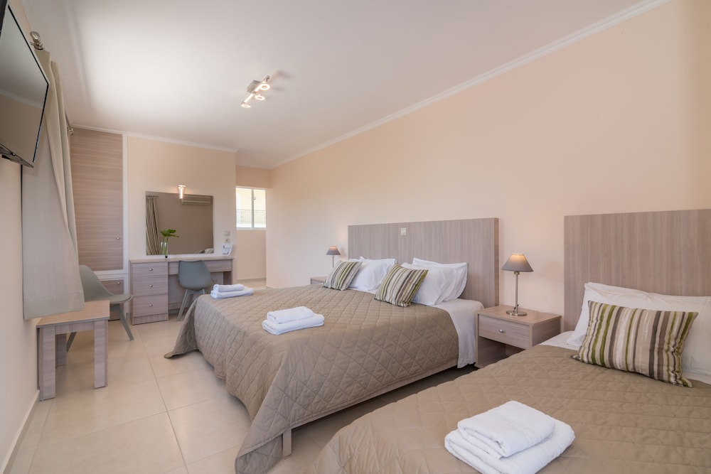 Varres Hotel — Hotel rooms in Zante Town, Ionian Islands