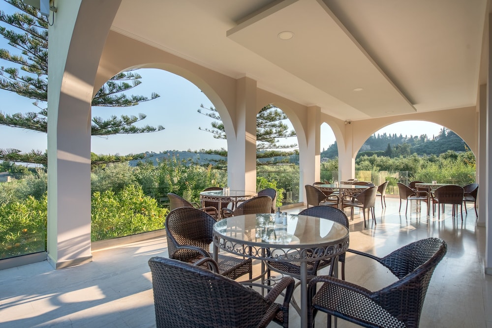 Varres Hotel — Restaurant & bars in Zante Town, Ionian Islands