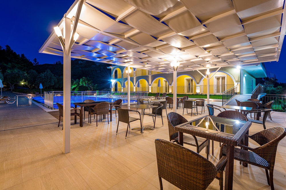 Varres Hotel — Restaurant & bars in Zante Town, Ionian Islands