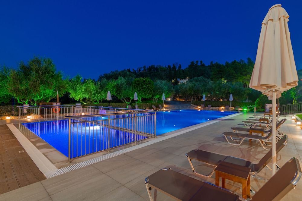 Varres Hotel — Swimming pool in Zante Town, Ionian Islands