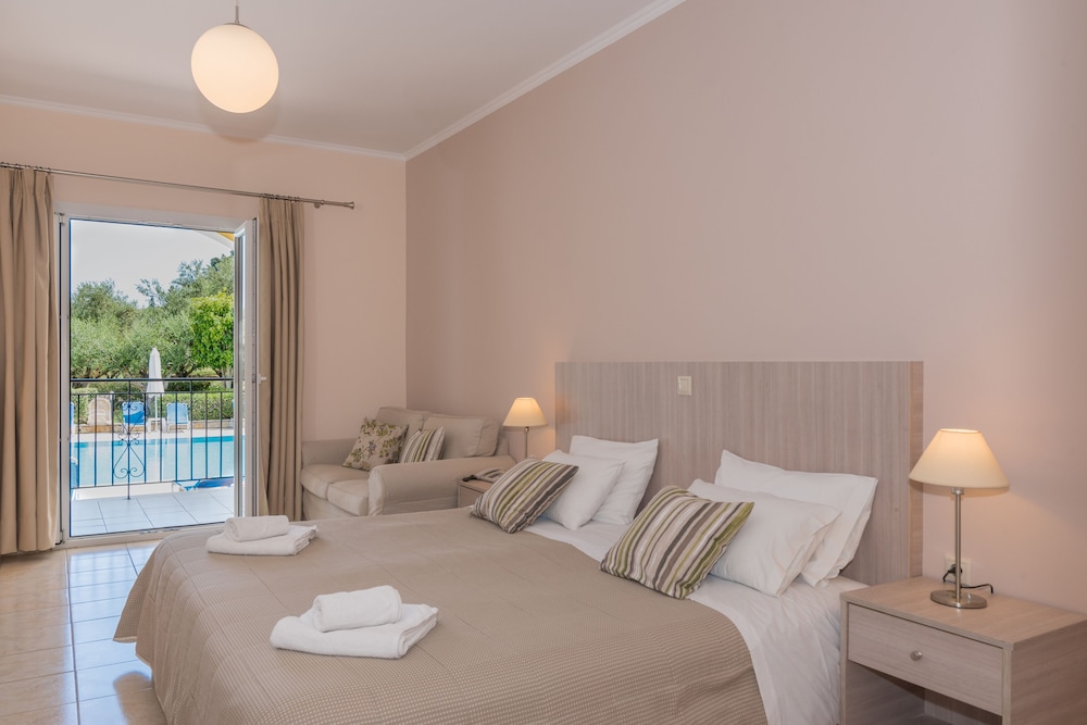 Varres Hotel — Hotel rooms in Zante Town, Ionian Islands