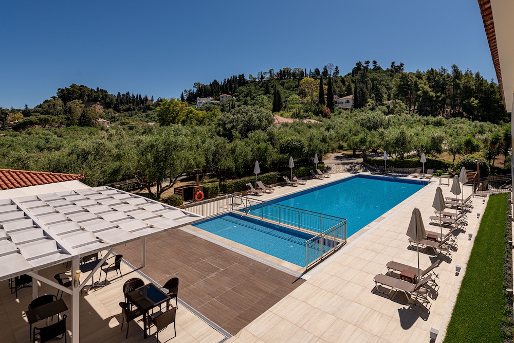 Varres Hotel — Swimming pool in Zante Town, Ionian Islands