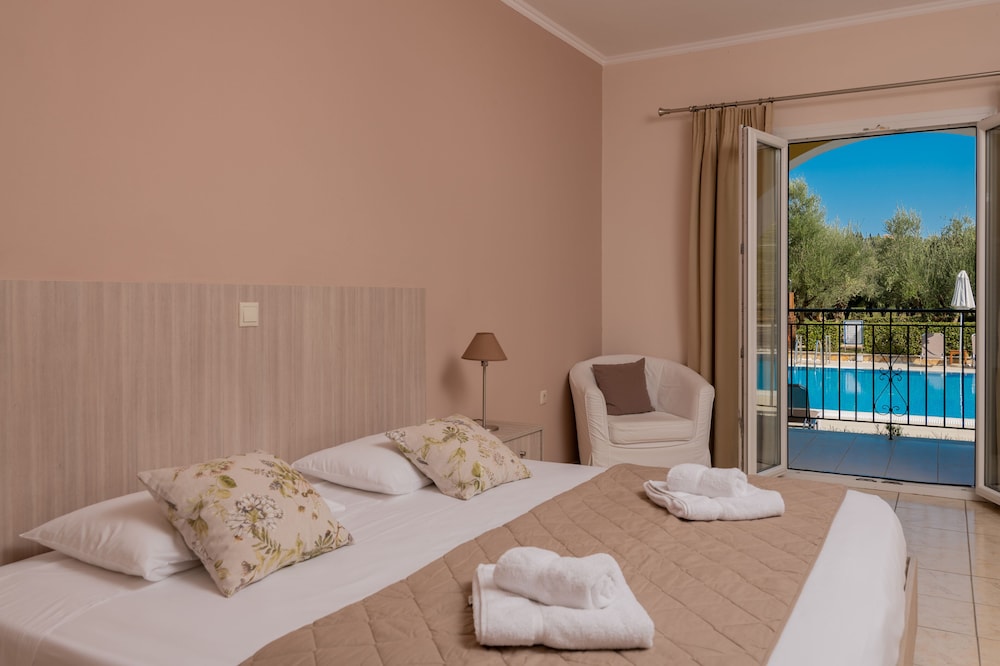 Varres Hotel — Hotel rooms in Zante Town, Ionian Islands