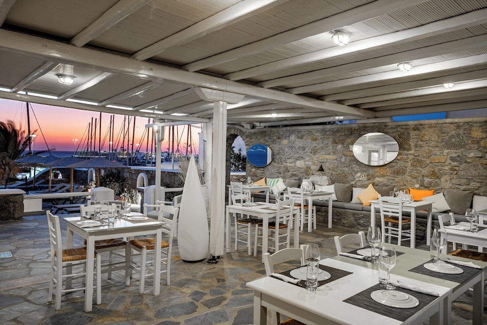 Olia Hotel — Restaurant & bars in Tourlos, South Aegean
