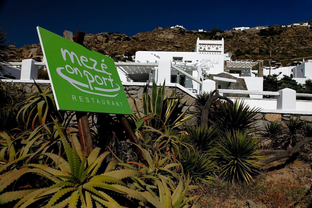 Olia Hotel — Restaurant & bars in Tourlos, South Aegean