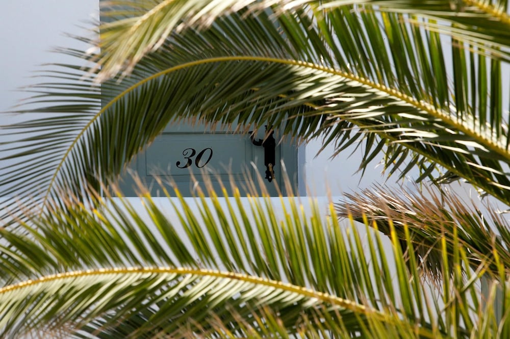 Olia Hotel — Hotel building in Tourlos, South Aegean