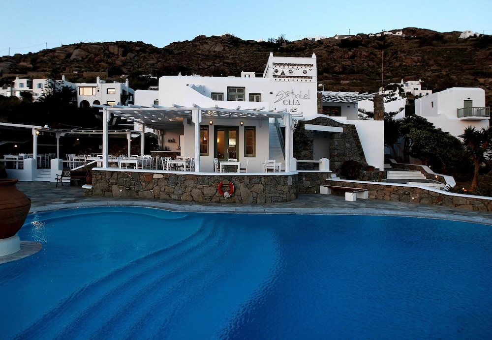 Olia Hotel — Hotel building in Tourlos, South Aegean