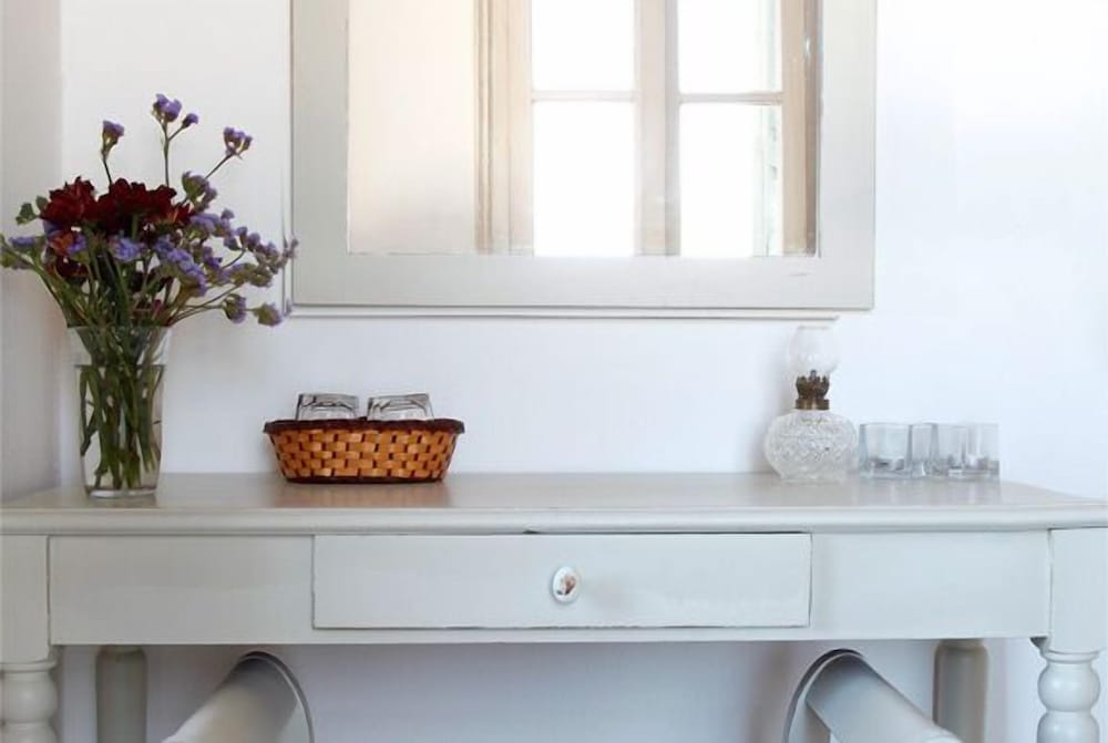 Olia Hotel — Hotel rooms in Tourlos, South Aegean