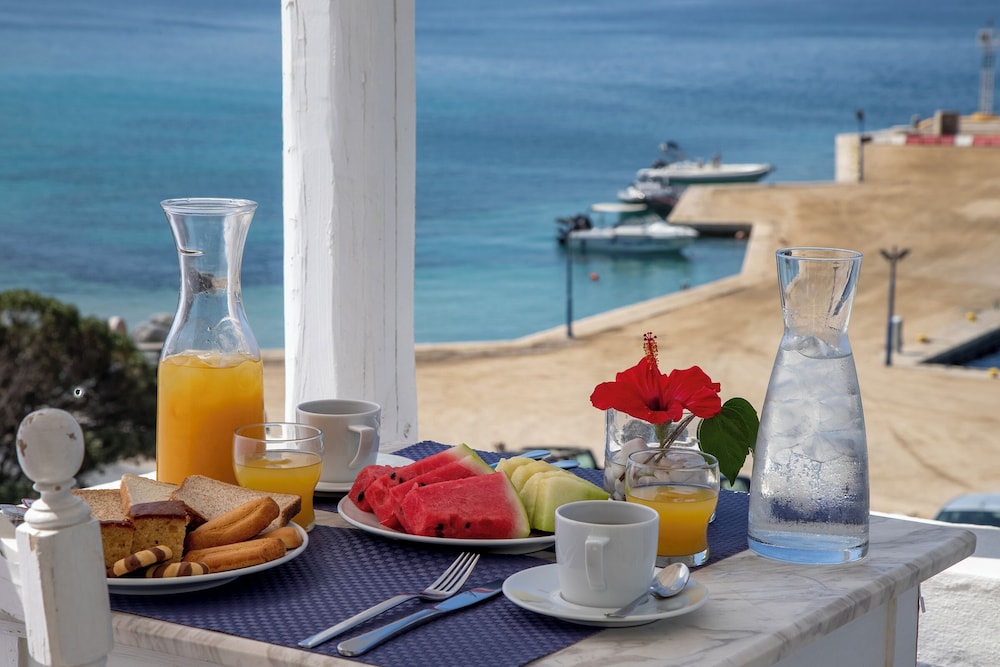 Olia Hotel — Restaurant & bars in Tourlos, South Aegean