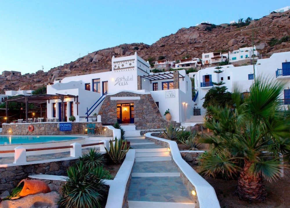 Olia Hotel — Hotel building in Tourlos, South Aegean