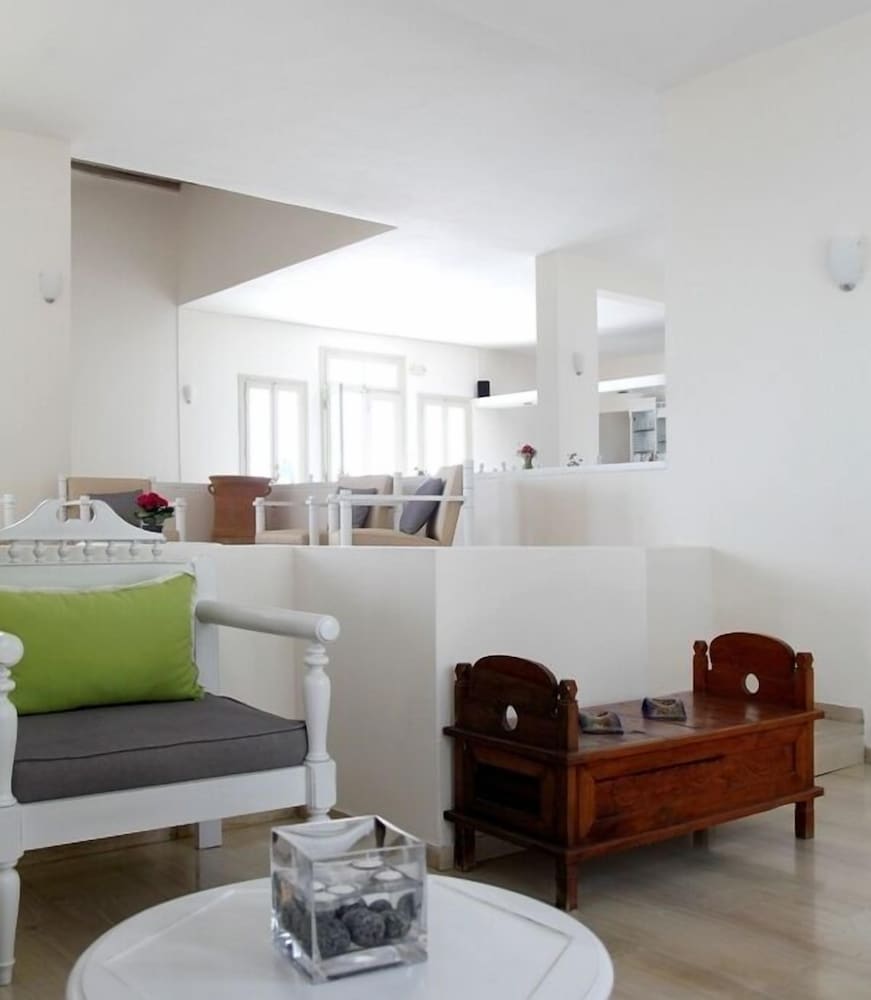Olia Hotel — Hotel rooms in Tourlos, South Aegean