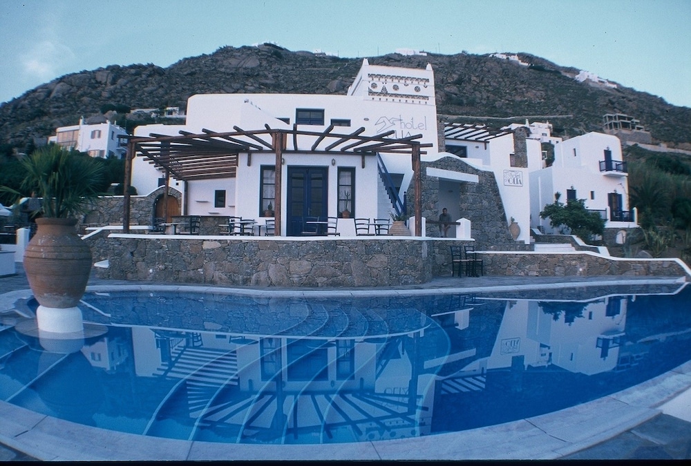 Olia Hotel — Swimming pool in Tourlos, South Aegean