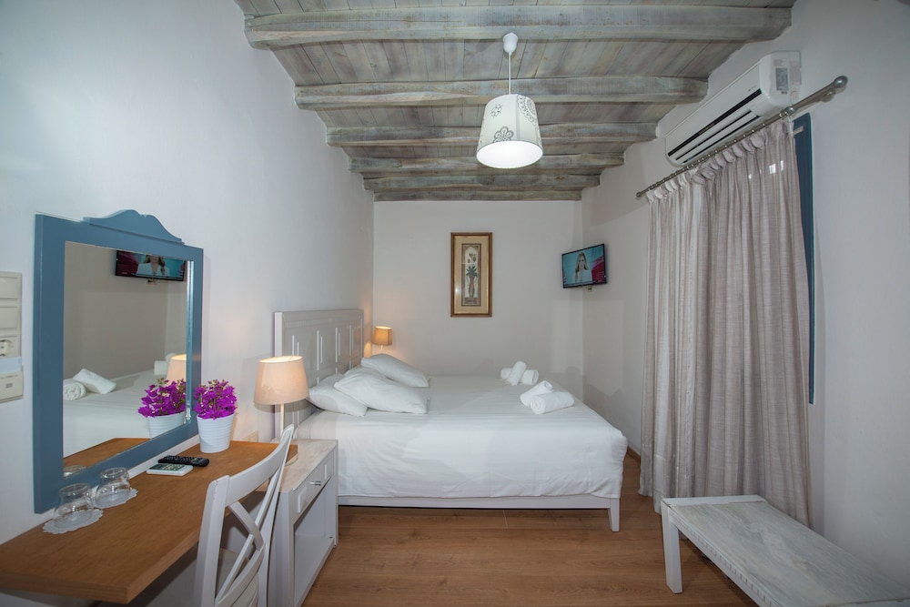 Olia Hotel — Hotel rooms in Tourlos, South Aegean