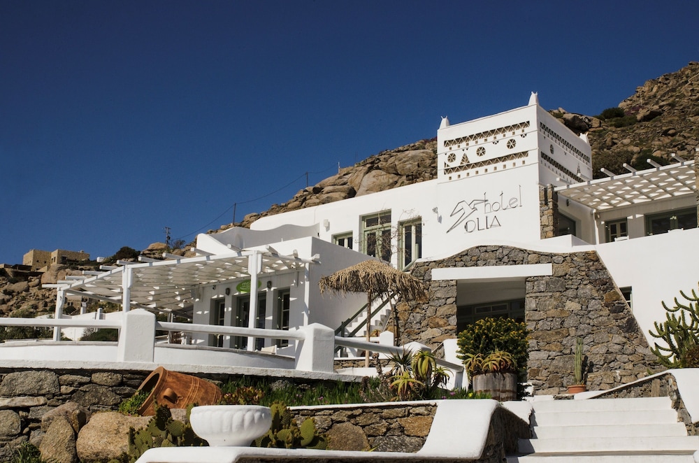 Olia Hotel — Hotel building in Tourlos, South Aegean