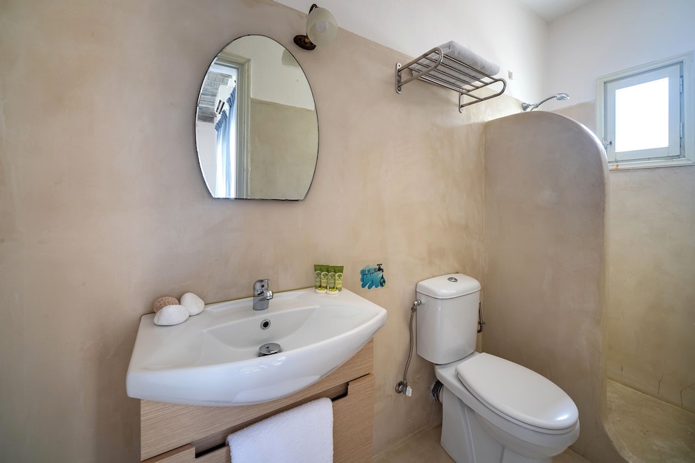 Olia Hotel — Hotel rooms in Tourlos, South Aegean