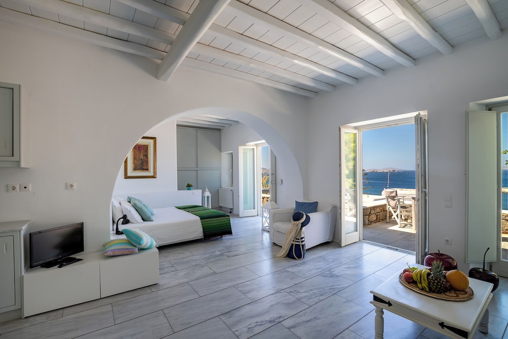 Olia Hotel — Hotel rooms in Tourlos, South Aegean