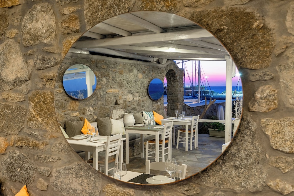 Olia Hotel — Restaurant & bars in Tourlos, South Aegean