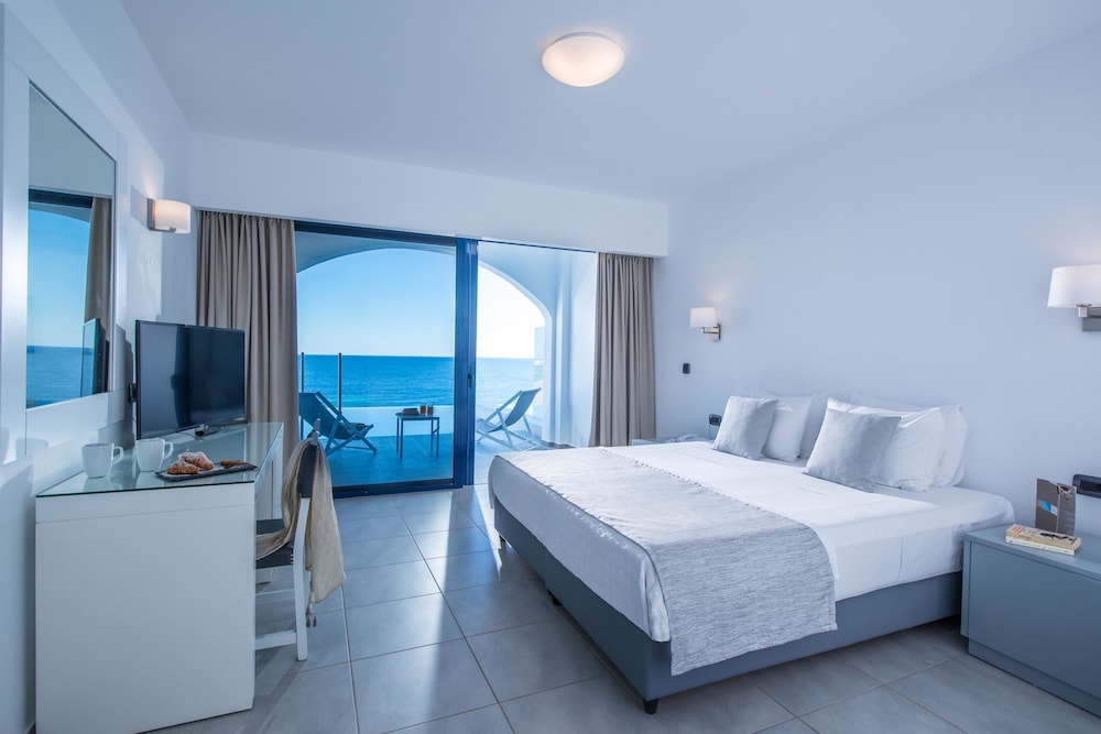 Peninsula Resort & Spa - All Inclusive — Hotel rooms in Lygaria