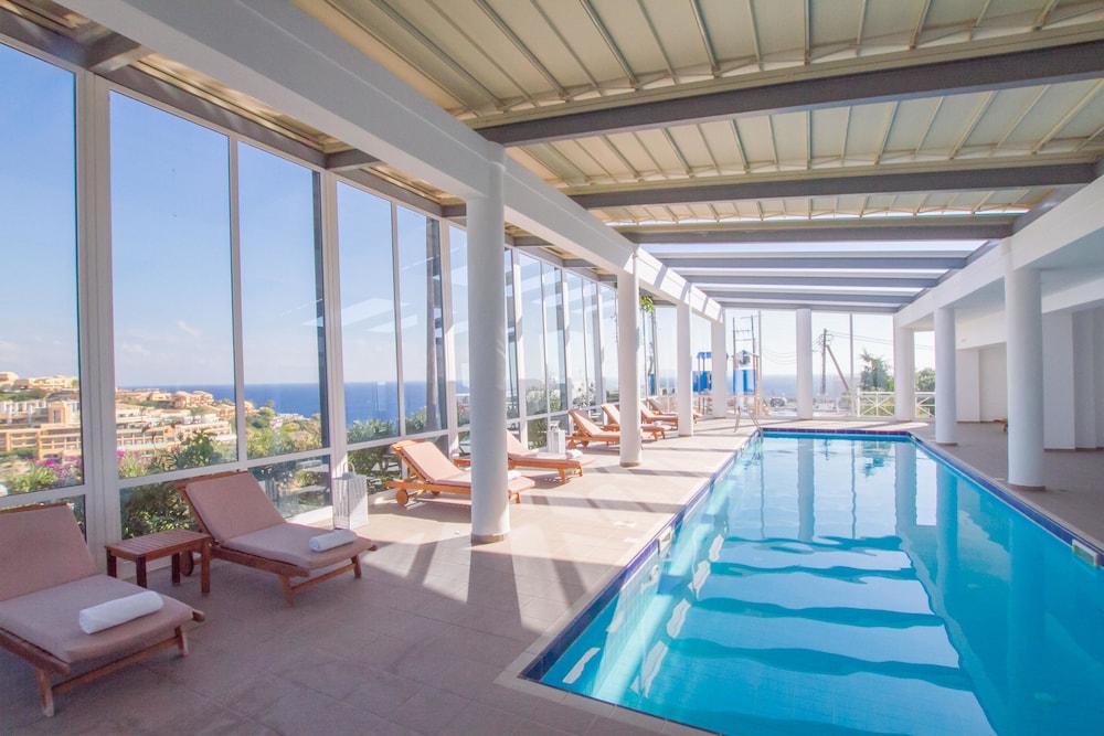 Peninsula Resort & Spa - All Inclusive — Swimming pool in Lygaria