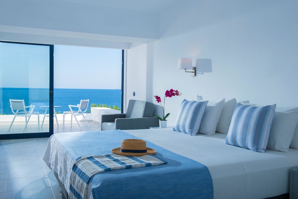 Peninsula Resort & Spa - All Inclusive — Hotel rooms in Lygaria