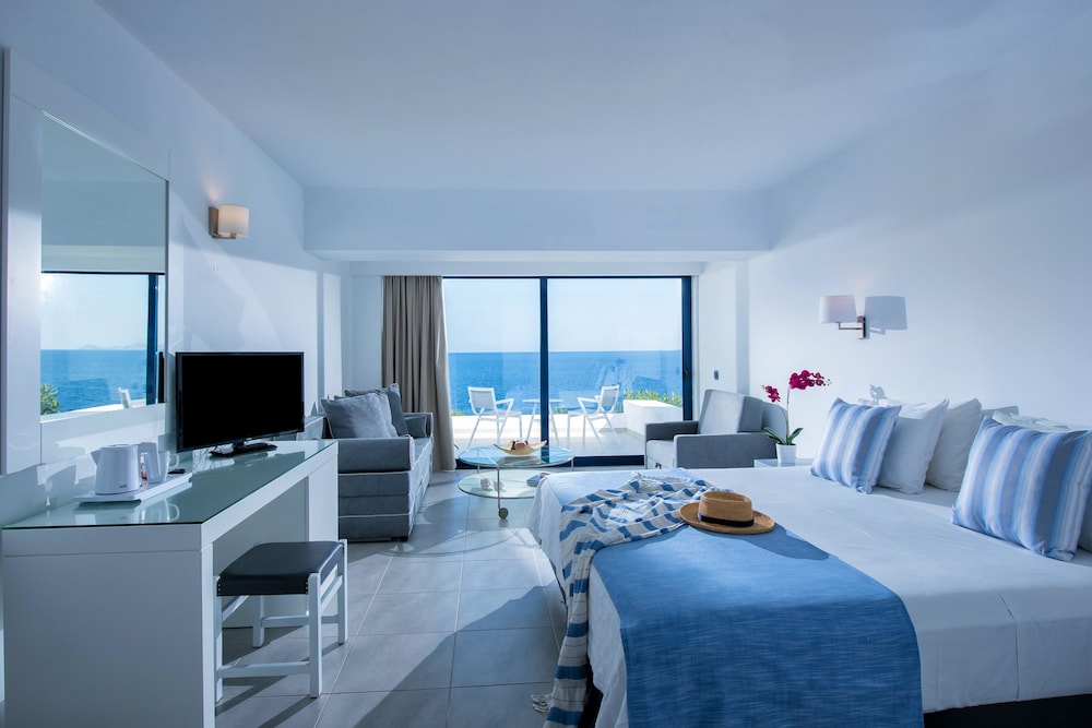 Peninsula Resort & Spa - All Inclusive — Hotel rooms in Lygaria