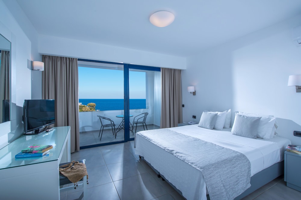 Peninsula Resort & Spa - All Inclusive — Hotel rooms in Lygaria