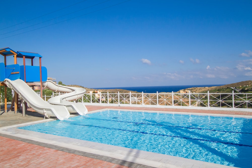 Peninsula Resort & Spa - All Inclusive — Swimming pool in Lygaria