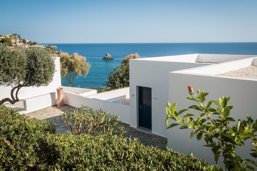 Peninsula Resort & Spa - All Inclusive — Hotel building in Lygaria