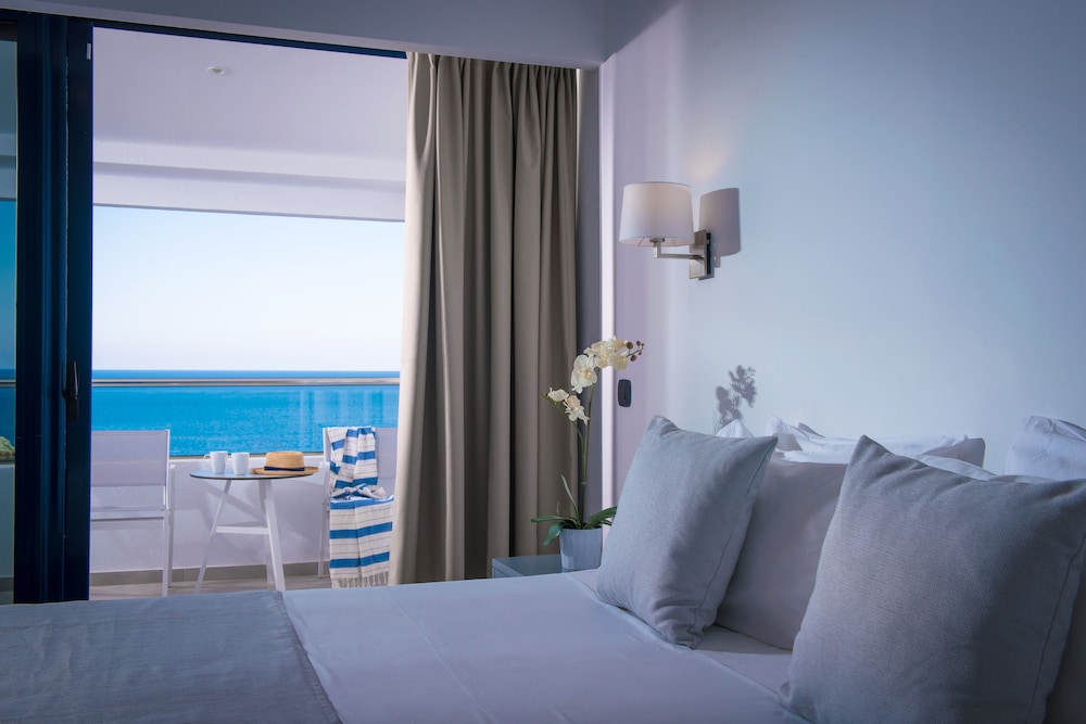 Peninsula Resort & Spa - All Inclusive — Hotel rooms in Lygaria