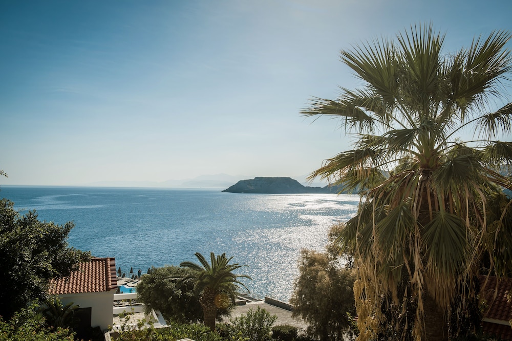 Peninsula Resort & Spa - All Inclusive — Hotel rooms in Lygaria
