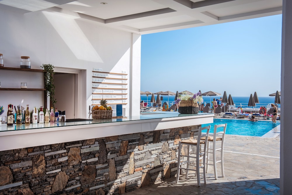 Peninsula Resort & Spa - All Inclusive — Restaurant & bars in Lygaria